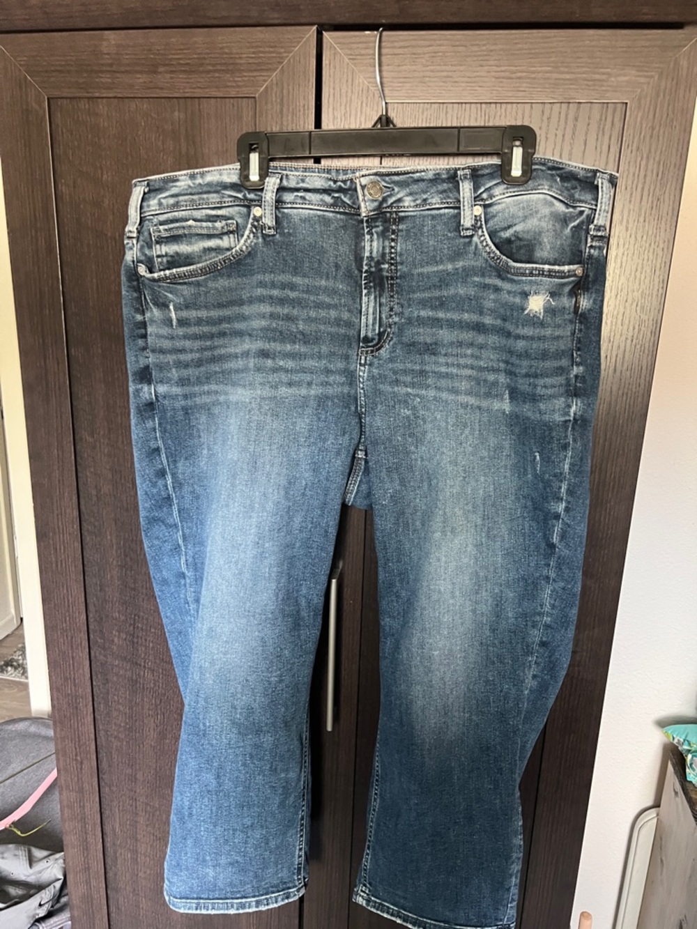 Silver Jeans Women's Mid-Rise Cropped Stretch Denim in Medium Blue
